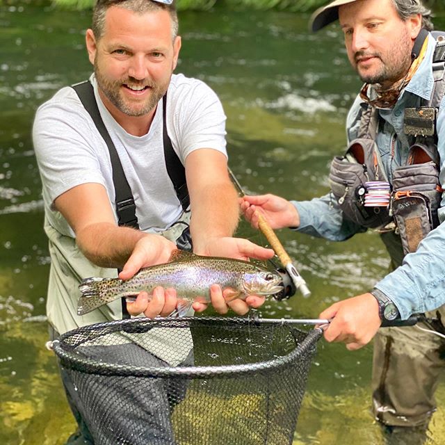 Antonio from @minhoflyfishing took us to some gorgeous, middle of nowhere places and not only did Nick catch 7 fish (rainbow and brown trout), but the natural beauty and peace and quiet were stunning 🍃💦