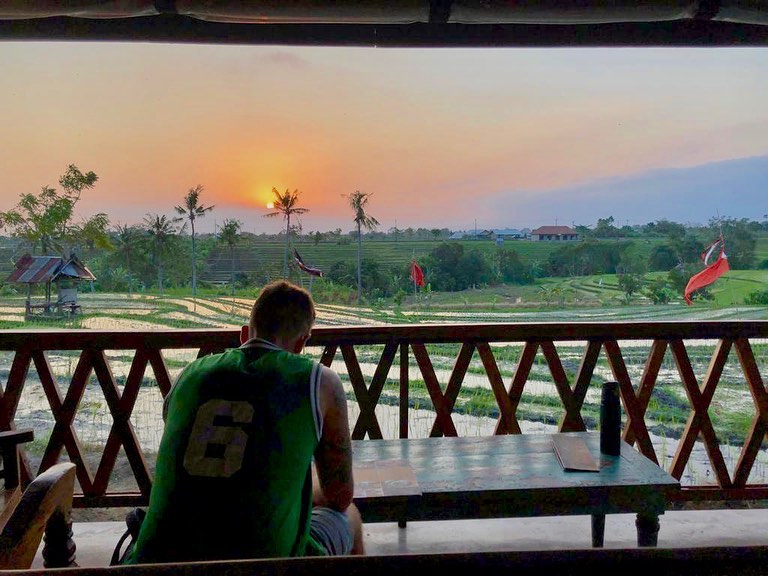 There’s something about Bali that brings out the inner basic in anyone that goes… whether a new crippling addiction to Acai bowls, accidentally eating vegan every meal, or even taking pre-meditated sunset pictures.